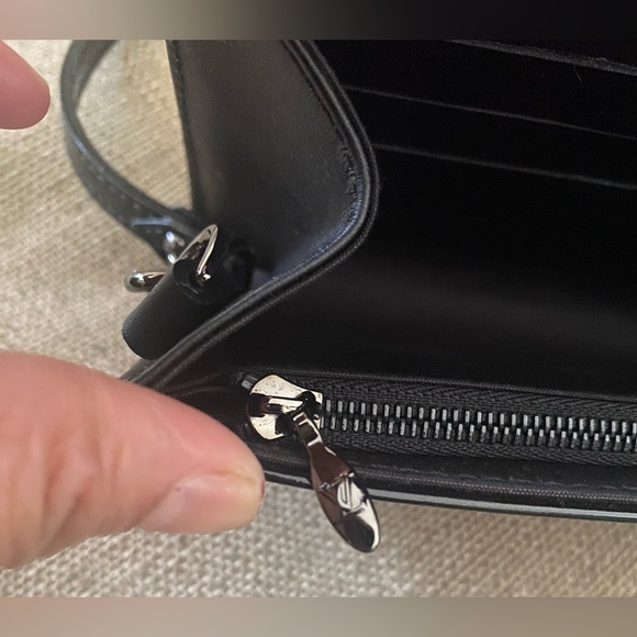 Louis Vuitton Vernis Rossmore MM Noir Magnetique - Picture 12 of 16